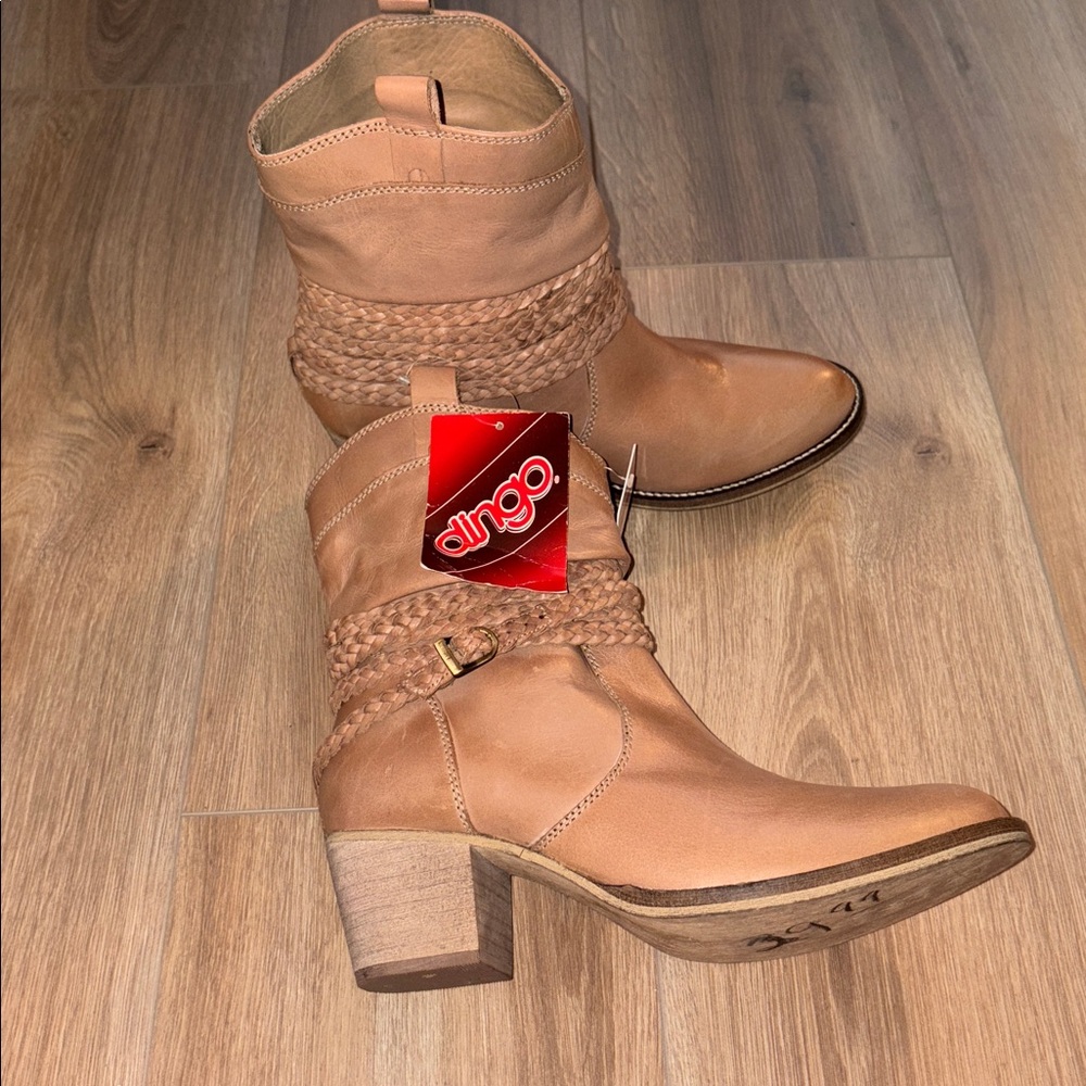 NWT Dingo Cowboy boots, size 10M. - Picture 2 of 5